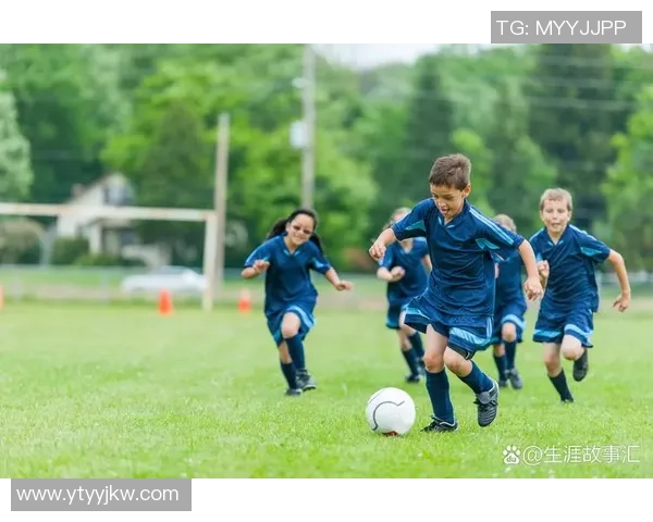 偶像足球明星的魅力与激情在绿茵场上绽放的瞬间 偶像足球明星的魅力与激情在绿茵场上绽放的瞬间