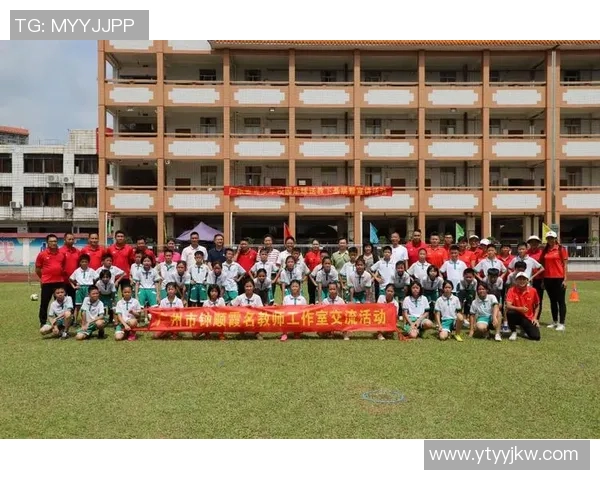 书画足球的魅力交融：艺术与运动的完美结合与创新探索