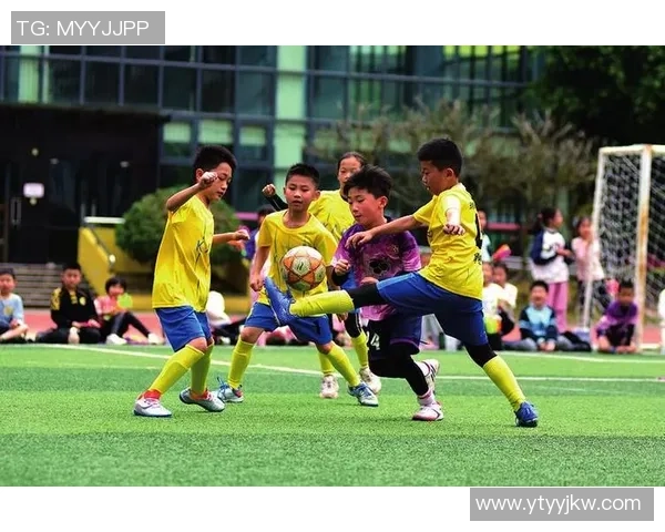 掌握足球拼接技巧提升球技的秘诀与训练方法分享 掌握足球拼接技巧提升球技的秘诀与训练方法分享