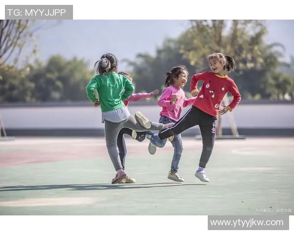 少儿足球女生的成长之路：培养自信与团队精神的完美结合