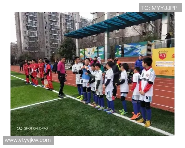 足球膏药的神奇疗效与运动员恢复的完美结合探讨 足球膏药的神奇疗效与运动员恢复的完美结合探讨