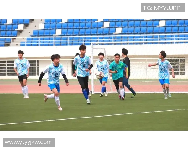 足球起舞在绿茵场上展现激情与梦想的完美交融